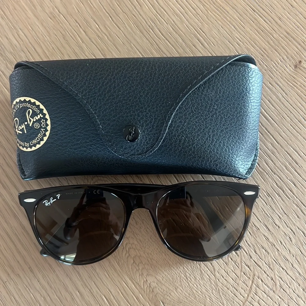Ray-Ban Wayfarer Classic Sunglasses